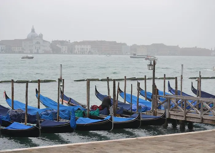 Casetta Venecia, Italia
