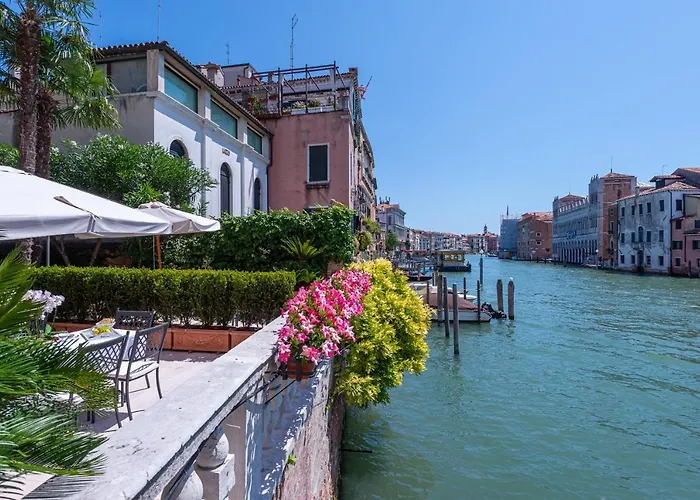Ca' Dei Cuori On The Grand Canal Venice, Italy