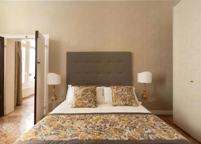 Venezia San Samuele Apartment, Italy