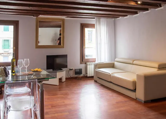 Appartamenti Superior in Via Garibaldi by Bricola Apartments Venezia, Italia