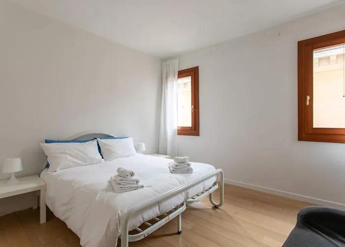 Venice Lance With Lift, 2 Minutes Walk From The Train Station, Itália