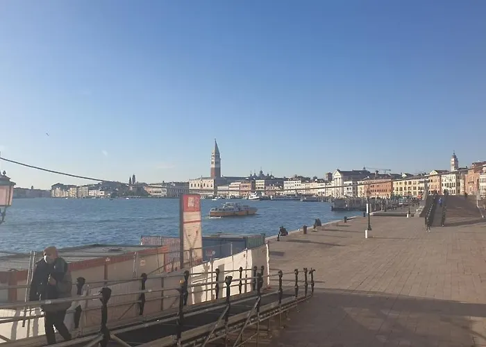 Beatiful Modern Flat Venice Centre With Private Lounge Green Area Relax, Italia