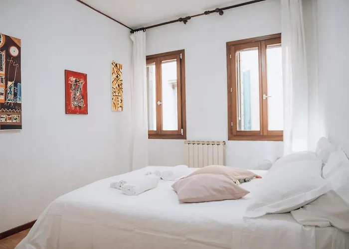 Bricola Biennale Apartments Венеція, Італія