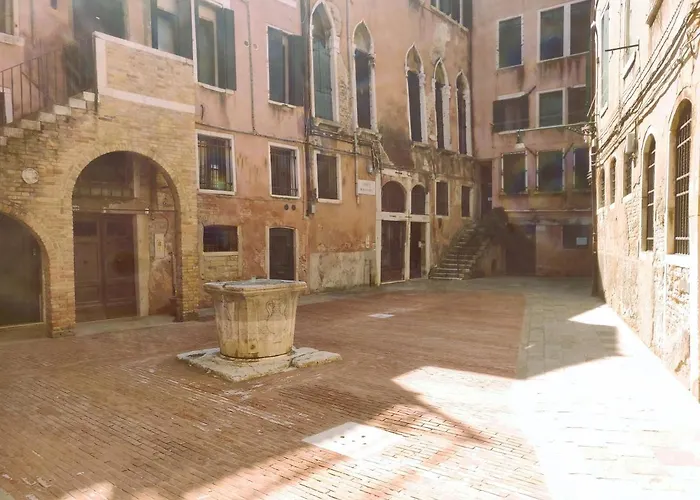 Charming Large Palazzo In Center Venice For Up To 9 People, Italy