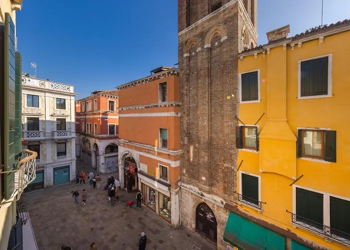 Rialto Bridge Luxury Apartment Venice, Italy
