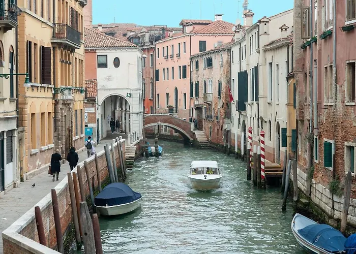 Ca Dei Dalmati - The Blue Canal View Venice, Italy
