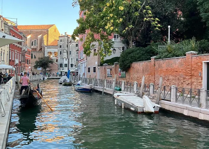 Venice Luxury Suite - Private Jacuzzi And Design, Italia