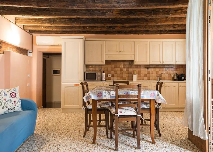 Lovely Flat With Canal View Near Rialto Bridge Venecia, Italia