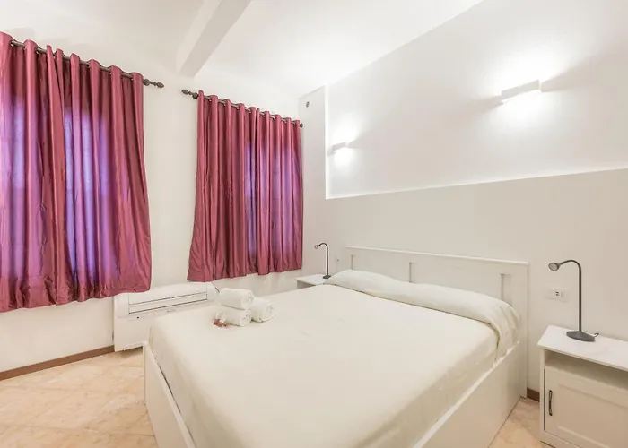 Casa Luna - 10 Min From Venice Train Station, Italia