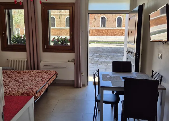 Prince Apartments Венеція, Італія