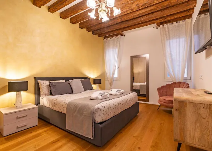 G&S - Housevenice Center, Italia