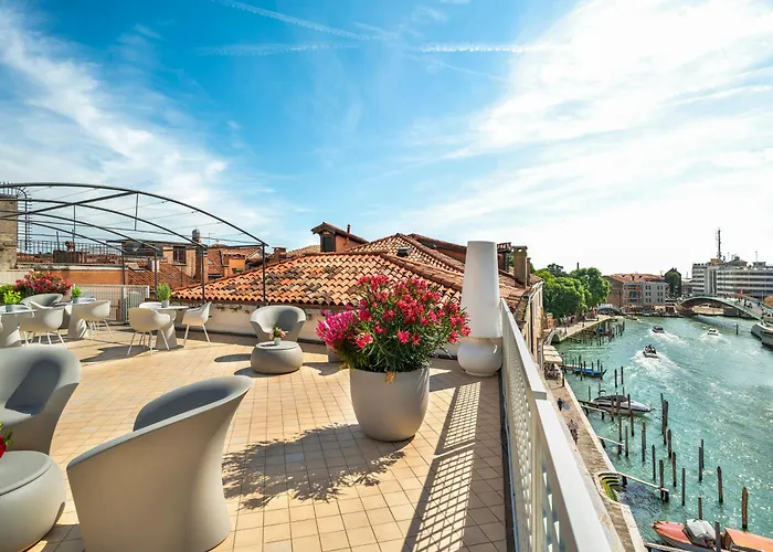 Venetian Palace R&R, Italy