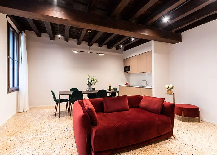 Palazzo Miracoli Apartments Венеція, Італія