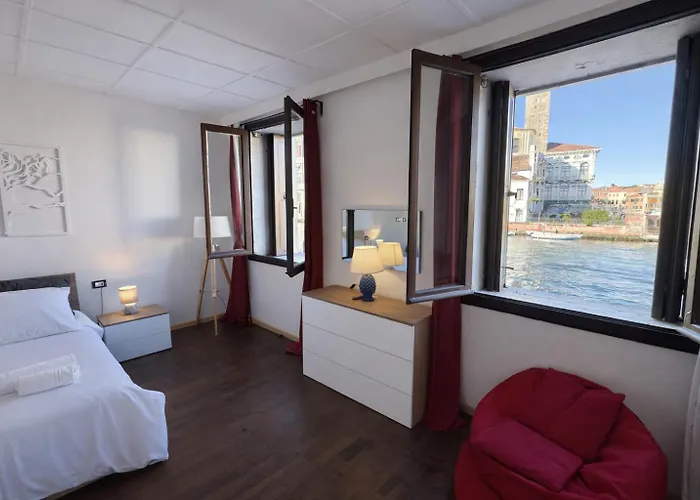 Zen Accommodations Grand Canal Венеція, Італія