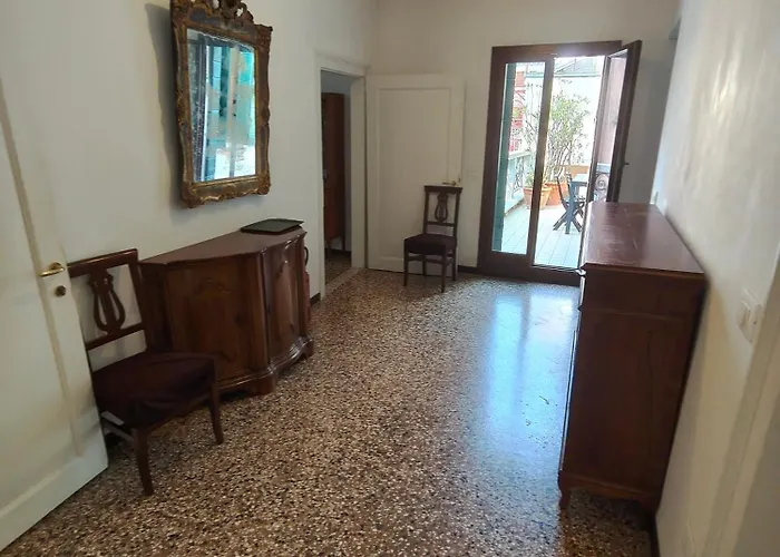 Guesthost - Del Remer Apartment - 5Mins From San Marco Sq Venice, Italy