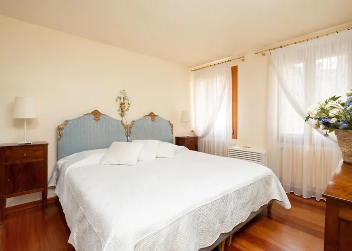 San Marco Elegant Apartments Steps From St Marks Square - Venice Heaven Apartments Collection, Itália