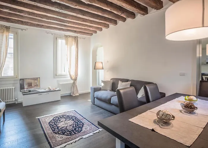 Venice Dream House, Itália