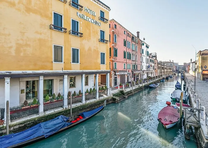 Guesthost - Santa Croce Wonderful Venice, Italy