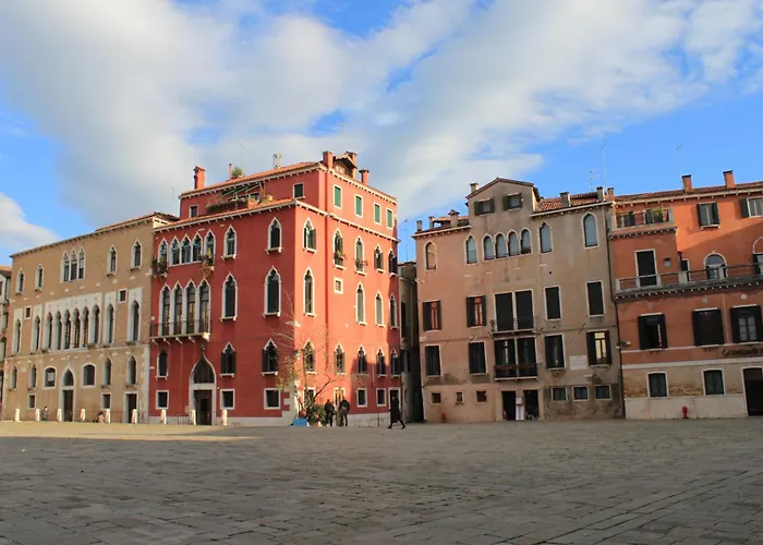 Sant'Angelo - Fenice Apartments In Venice, Italy