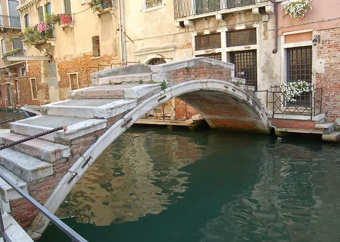 Castello 5888 B, Santa Marina, Calle Marcello, Canale Venice, Italy