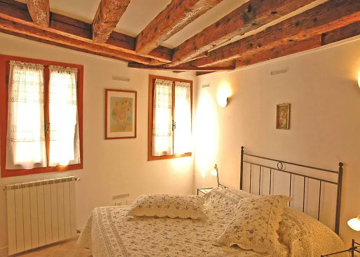 1410 Castello Apartment Venice, Italy