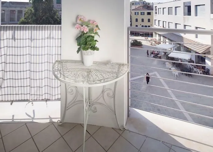 Modern Sunny Apartment In Residental Area Venedig, Italien
