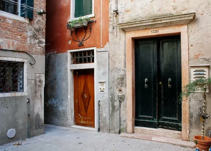 Melusina Ca' Bernarda Venice Historical Center, Italia