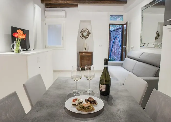 Venetian Mood Private Apartment, Italy