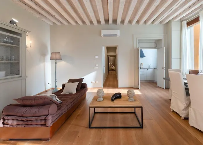 Bridge Of Sighs Luxurious Apartment Venice, Italy