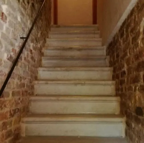 Apartment Life In Venecia, Italia