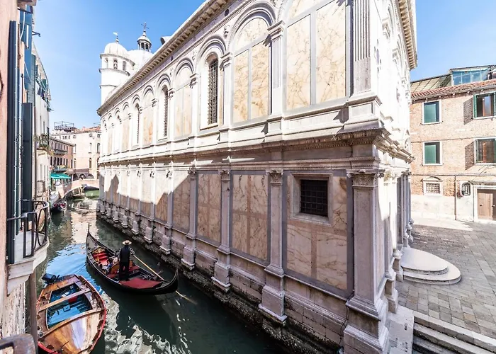 Palazzo Miracoli Apartments