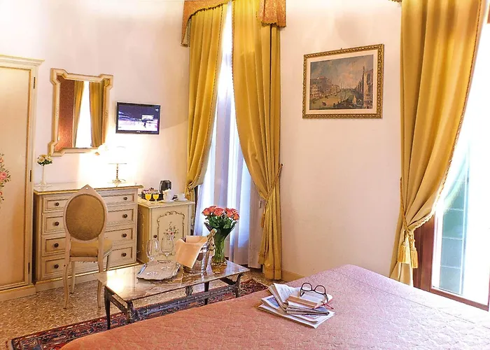 Apostoli Palace