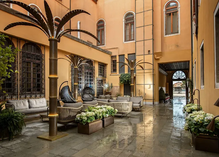 Palazzo Veneziano - Venice Collection