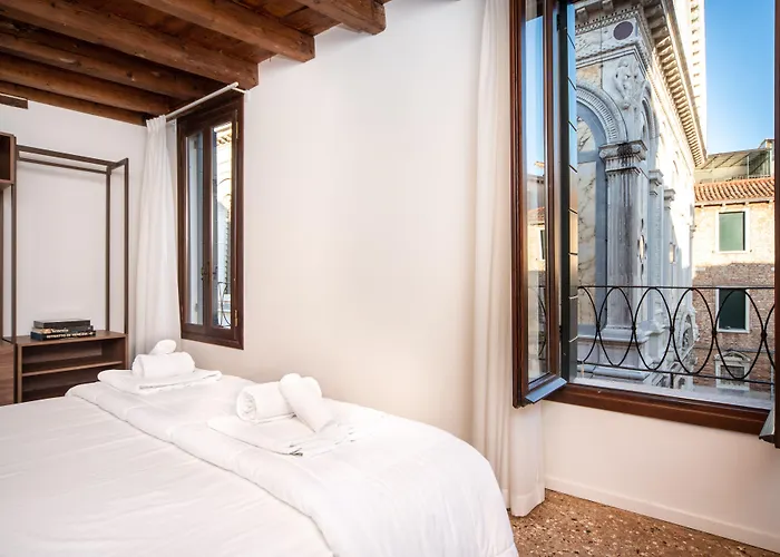Palazzo Miracoli Apartments
